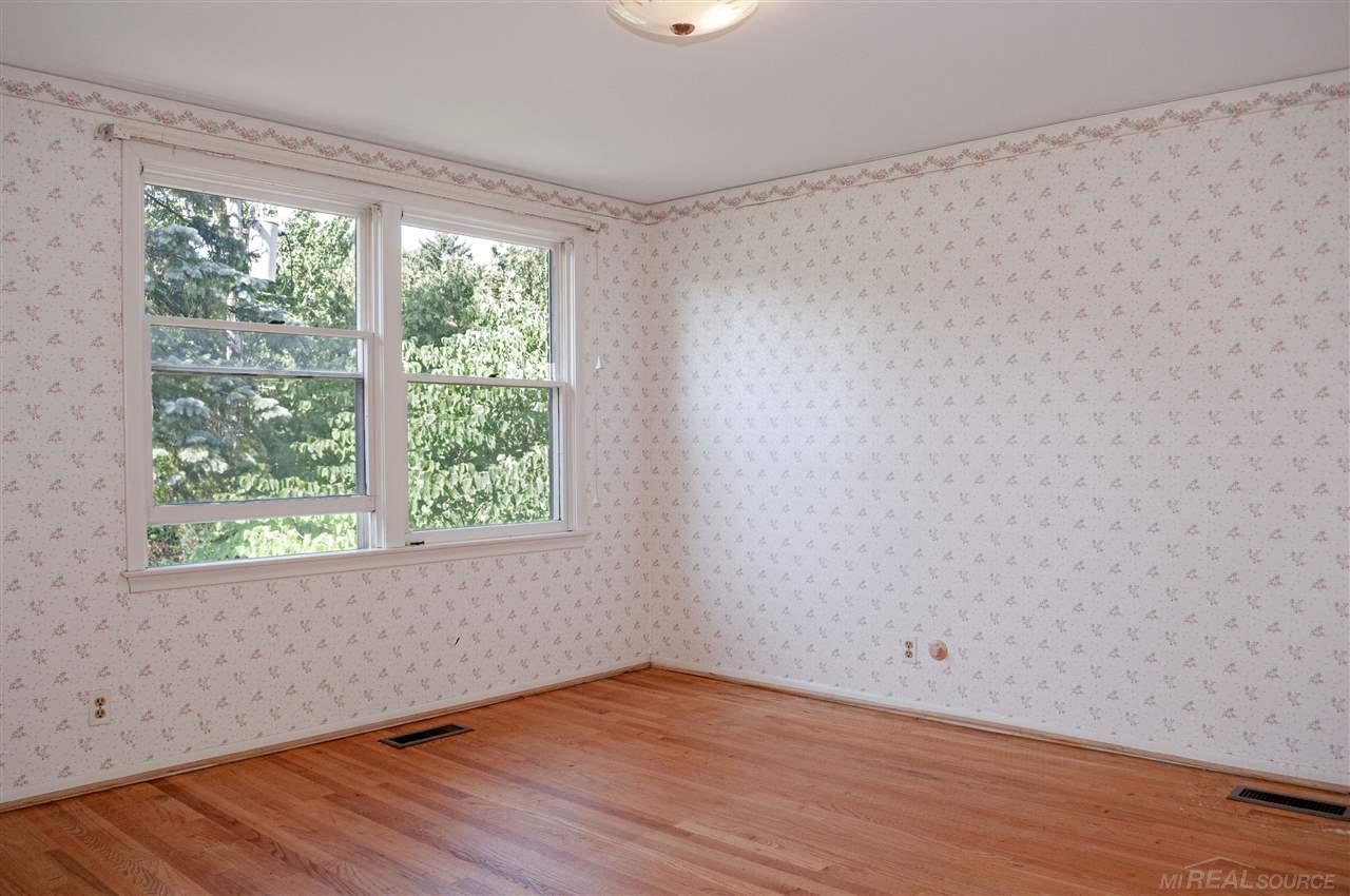 921 Cook Grosse Pointe, MI 48236 - Photo 17 of 26 50016843-17.JPG