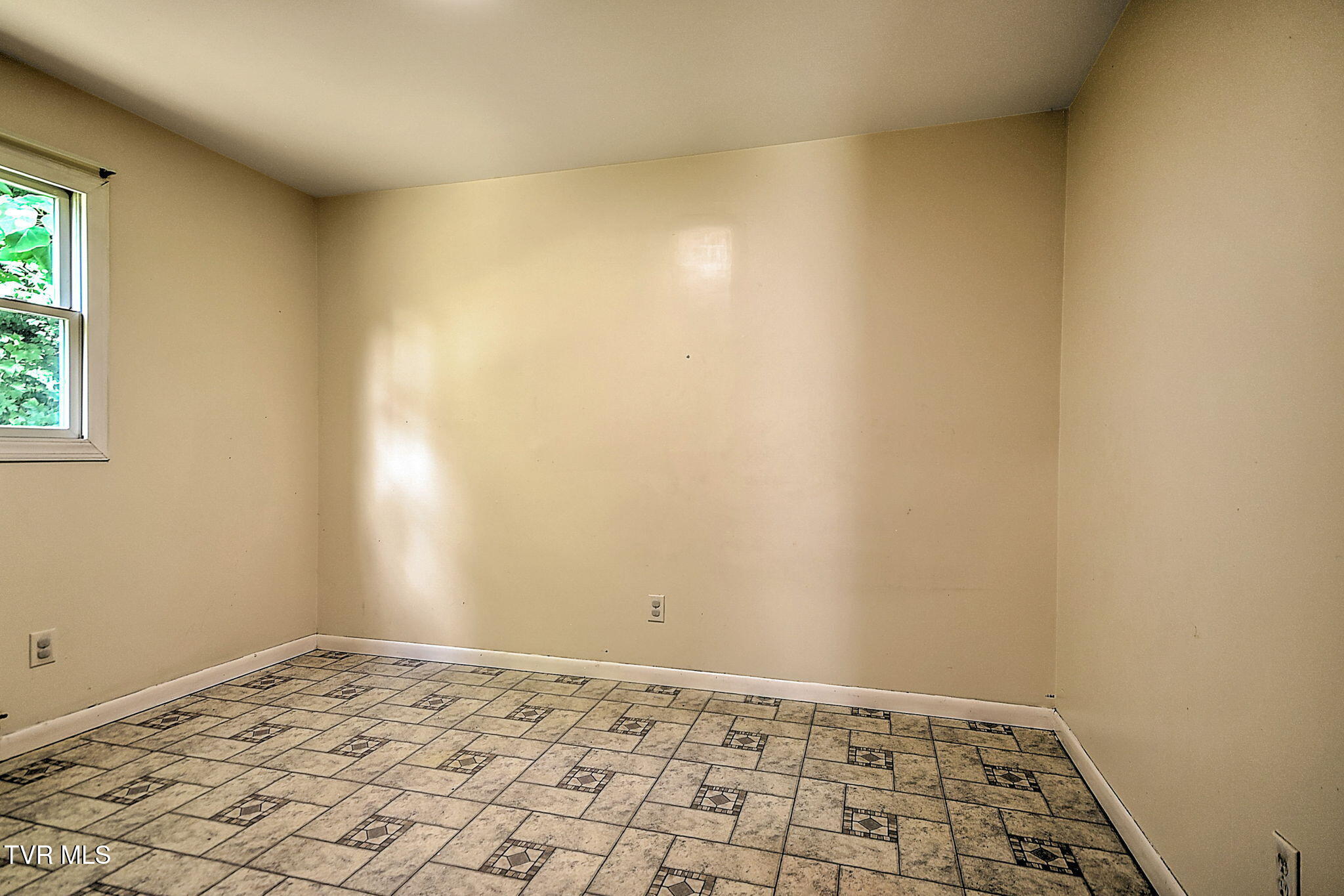 655 Wadlow Gap Road Kingsport, TN 37660 - Photo 26 of 66 22-web-or-mls-655 Wadalow Gap DP-23