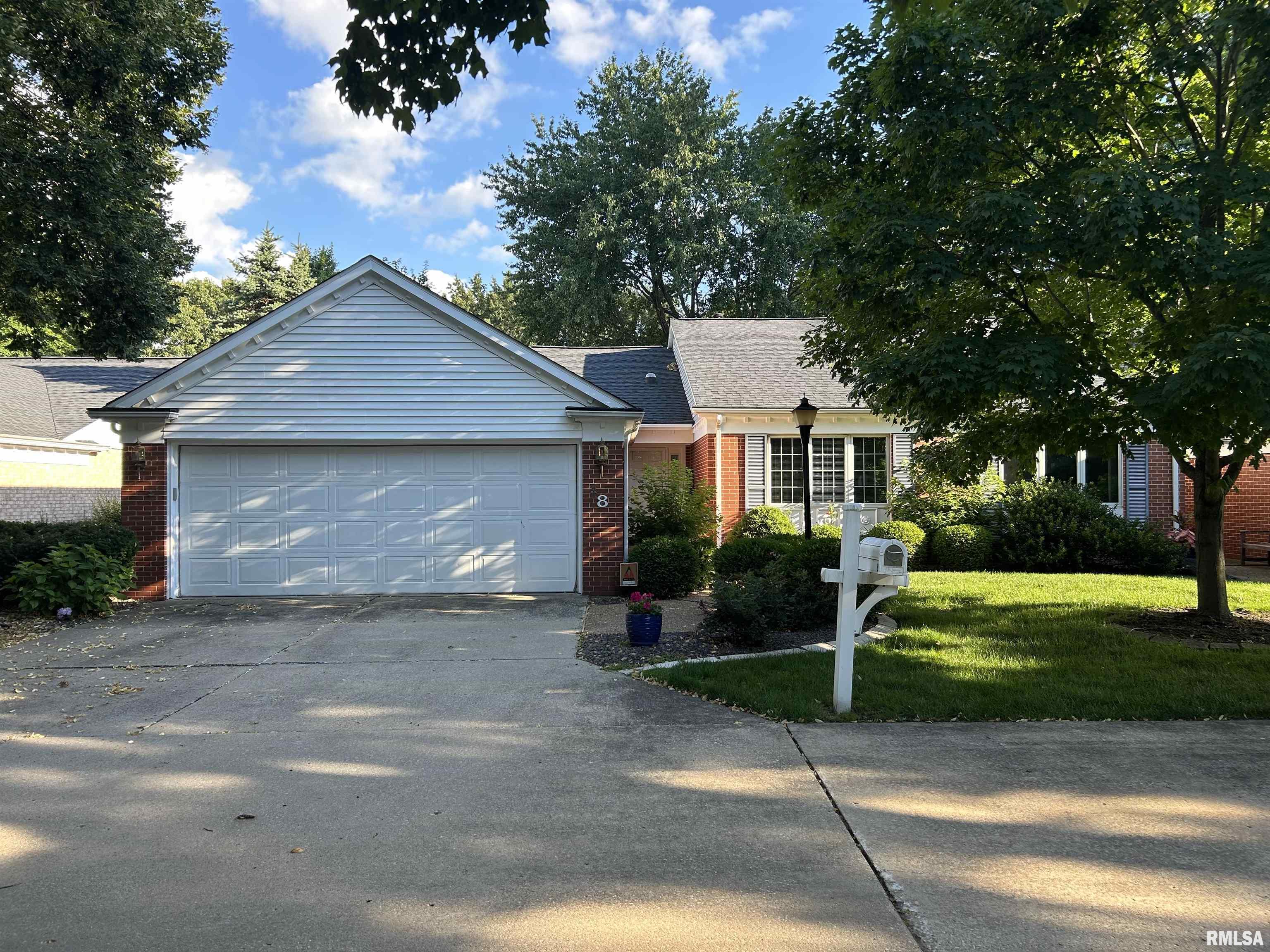 8 Turnberry Place Springfield, IL 62704 - Photo 2 of 3