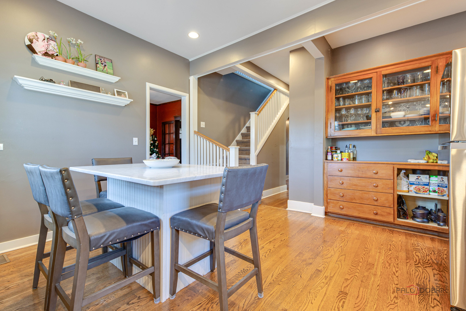 140 Summit Place Lake Forest, IL 60045 - Photo 14 of 39 a dining room with furniture and wooden floor