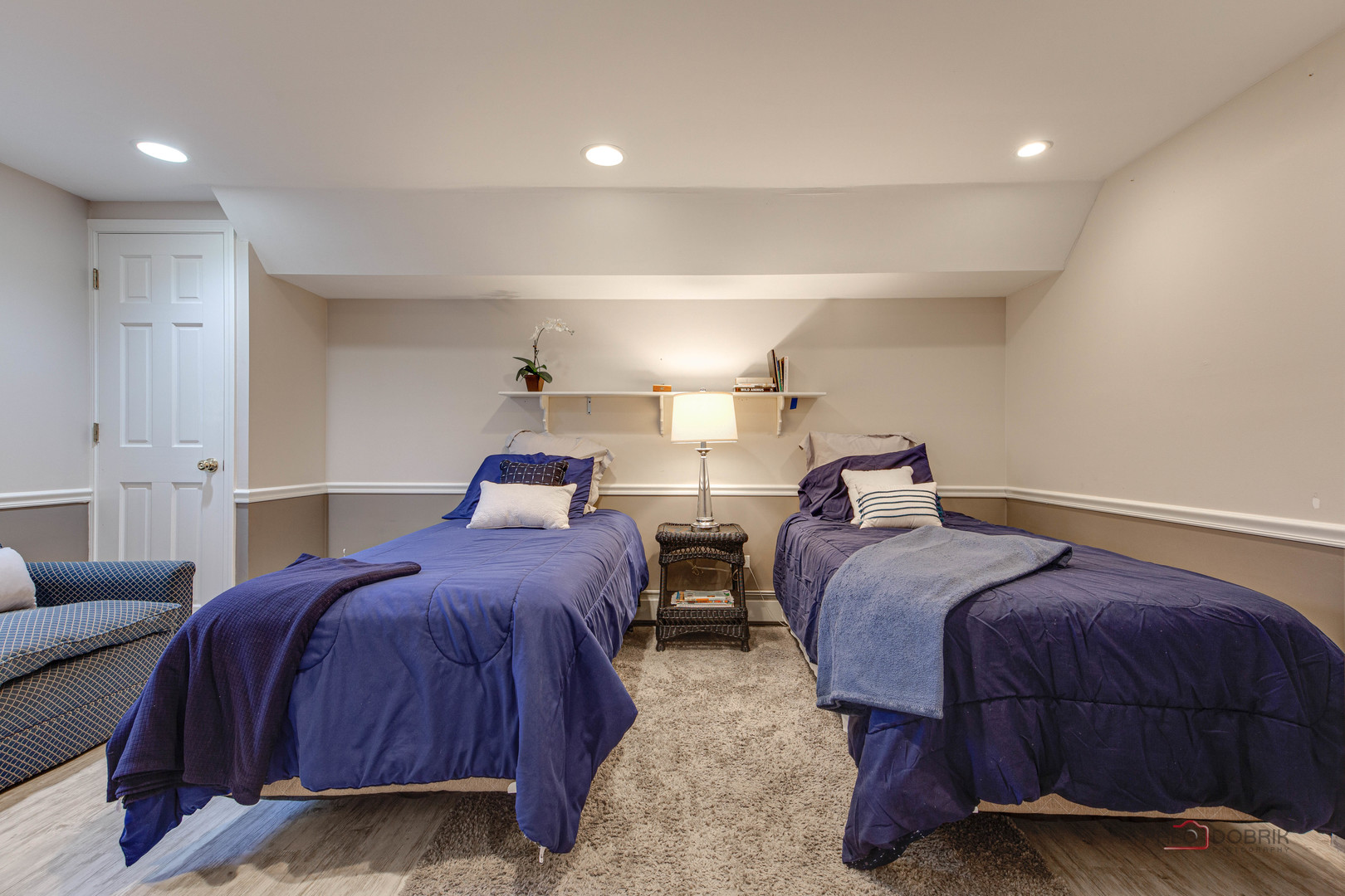 140 Summit Place Lake Forest, IL 60045 - Photo 28 of 39 a bedroom with two beds and a lamp