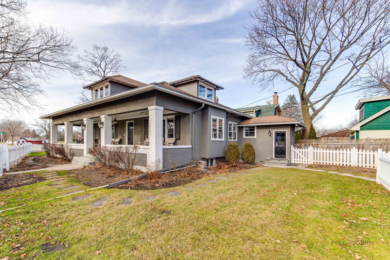 140 Summit Place Lake Forest, IL 60045 - Photo 34 of 39 a house view with a garden space