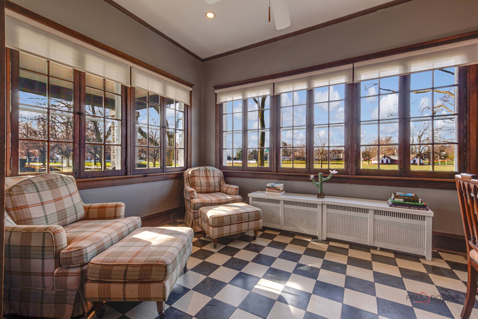 140 Summit Place Lake Forest, IL 60045 - Photo 8 of 39 a living room with furniture and a floor to ceiling window