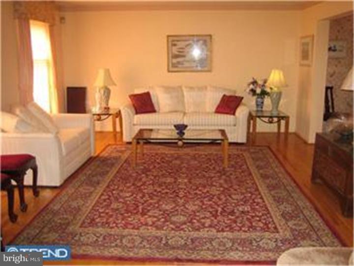37 Whitechapel Drive Mount Laurel, NJ 08054 - Photo 4 of 10 Living Room