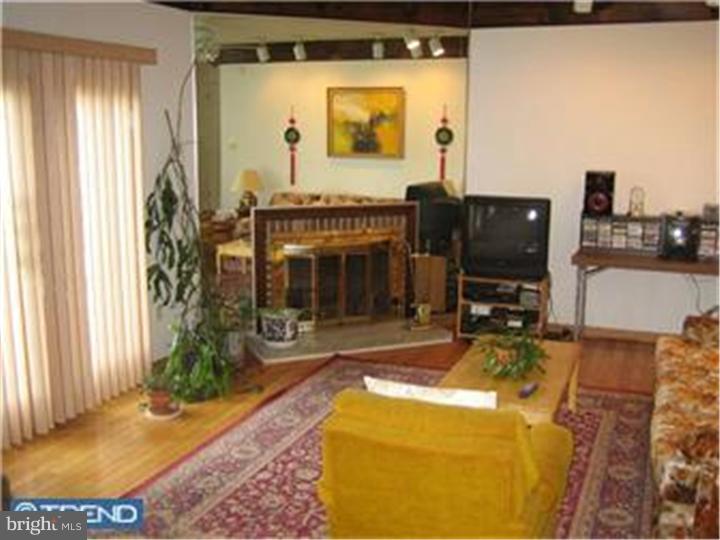 37 Whitechapel Drive Mount Laurel, NJ 08054 - Photo 7 of 10 Family Room