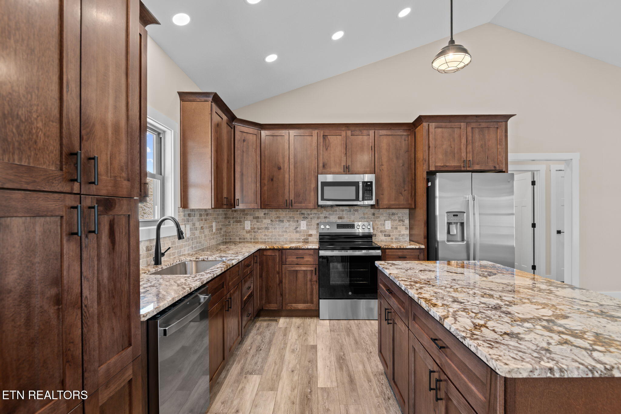 380 Hillvale Road Clinton, TN 37716 - Photo 10 of 29 9-web-or-mls-380 Hillvale-9471