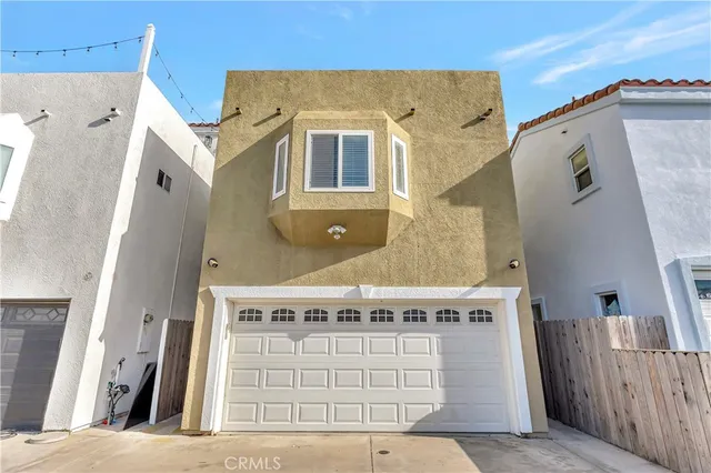 $2,399,000 | 621 8th Street, Huntington Beach, CA 92648