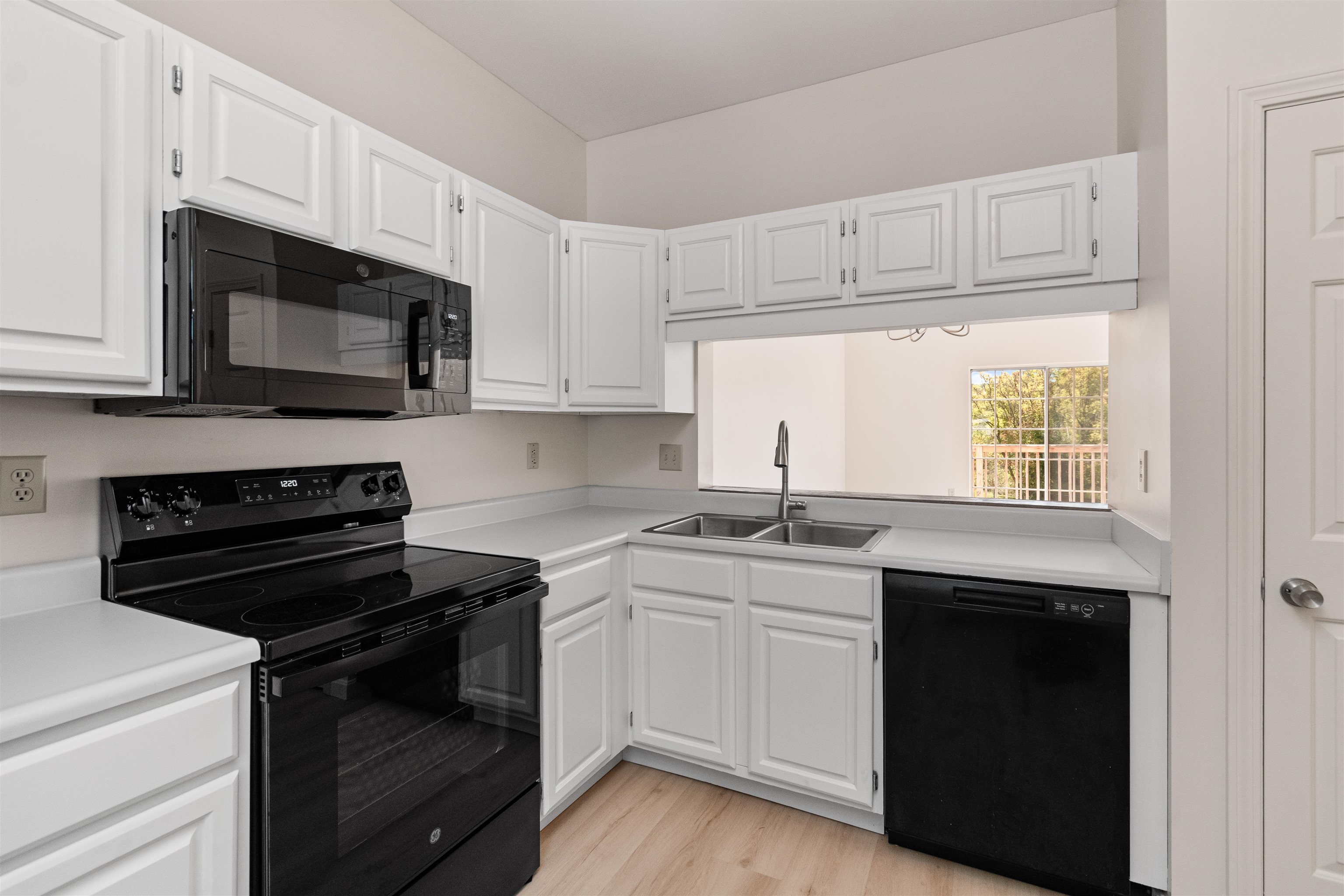 10 Kristen Court Williston, VT 05495 - Photo 3 of 38