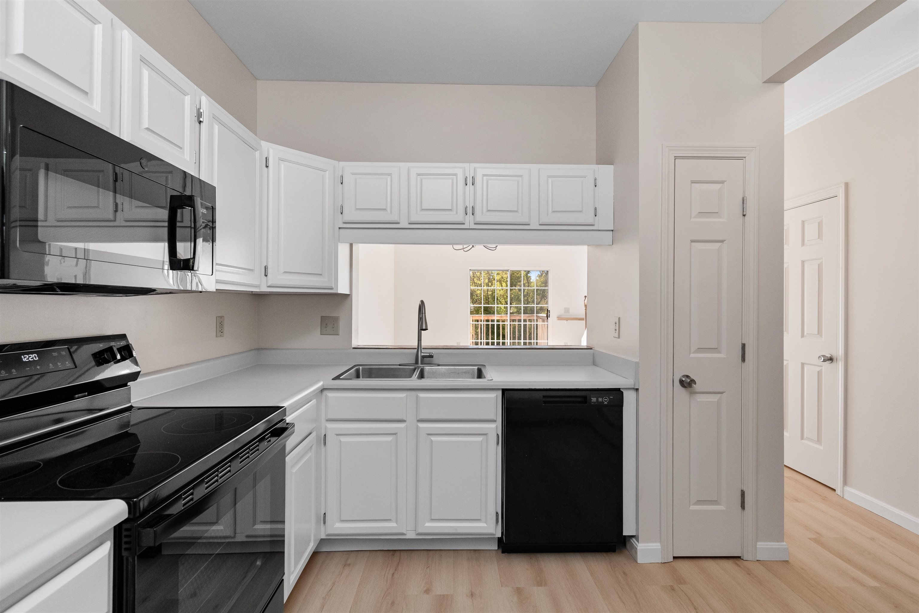 10 Kristen Court Williston, VT 05495 - Photo 4 of 38