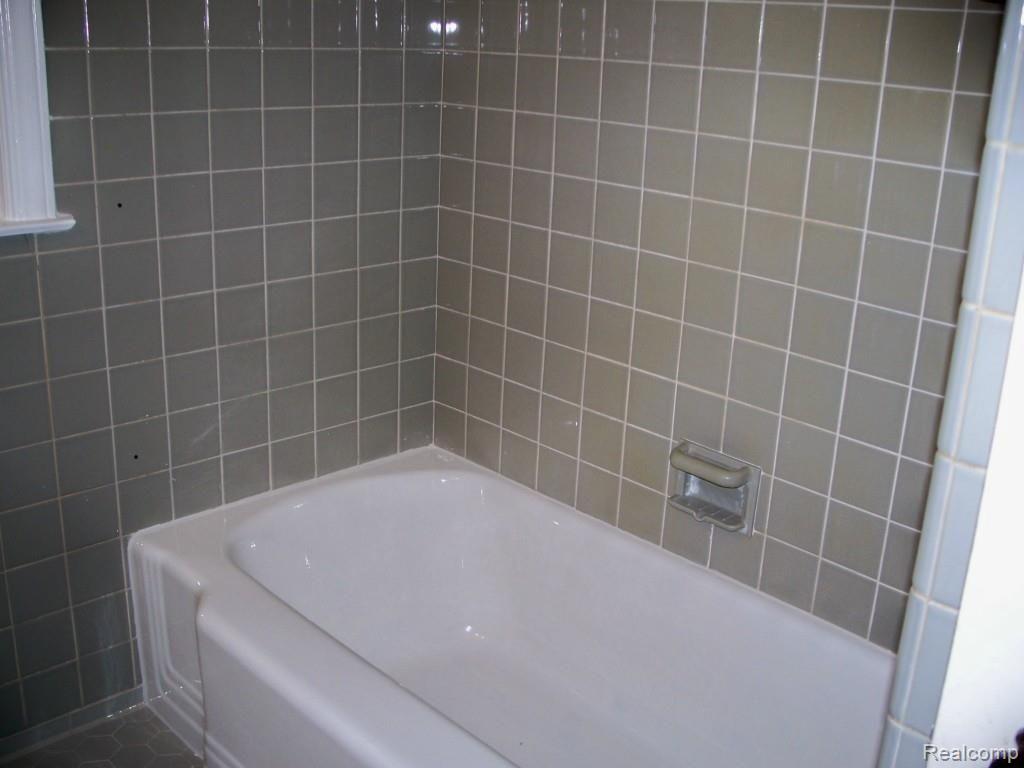 426 Hillview Street Rochester, MI 48306 - Photo 9 of 22 NEW BATH TUB/SHOWER AREA