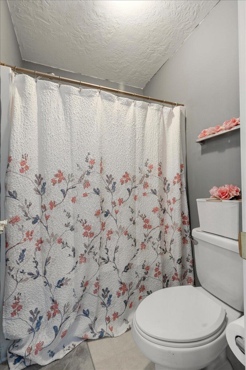 907 Hopkins Street Augusta, GA 30901 - Photo 19 of 26 19-Owners Bathroom