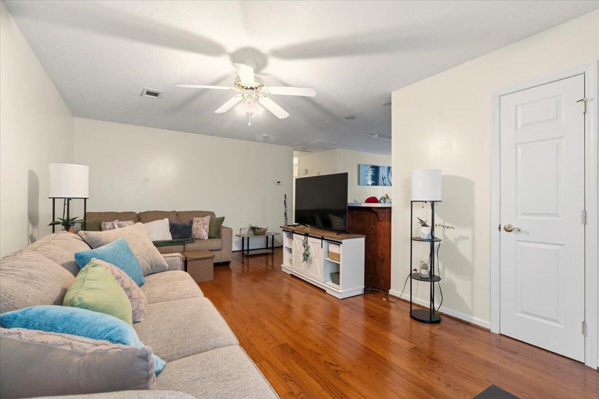 907 Hopkins Street Augusta, GA 30901 - Photo 6 of 26 06-Living Room