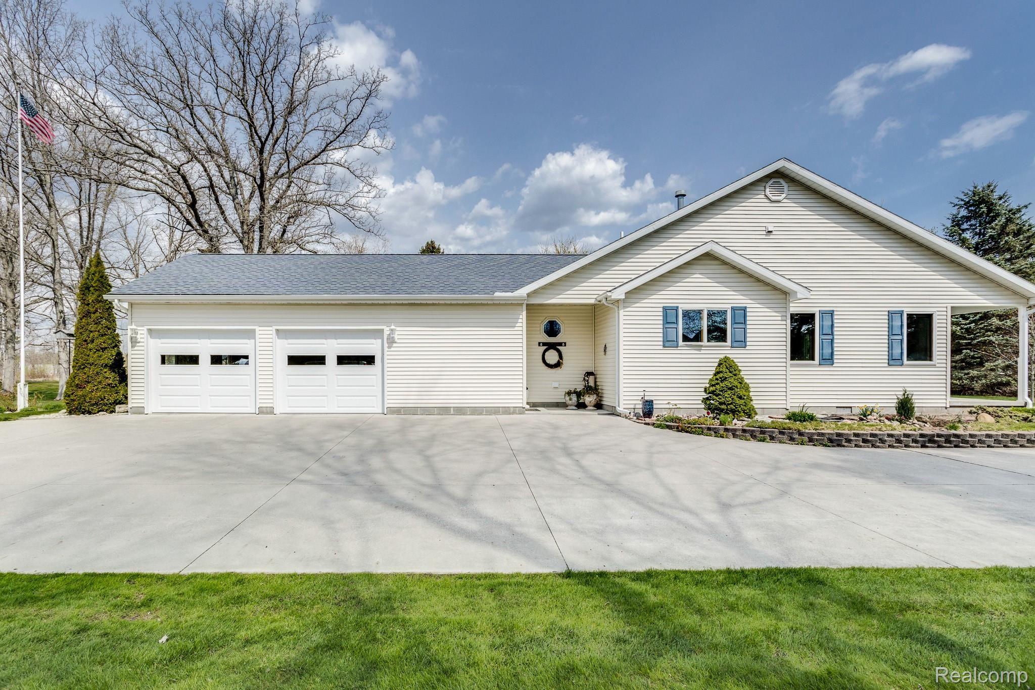 2495 Hueling Road Port Huron, MI 48060 - Photo 2 of 40 2495 Hueling Rd (35 of 45).jpg