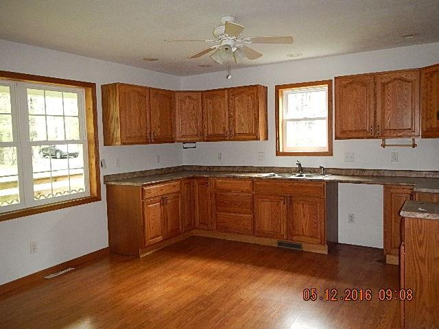 40 Walters Road Grove City, PA 16127 - Photo 3 of 20