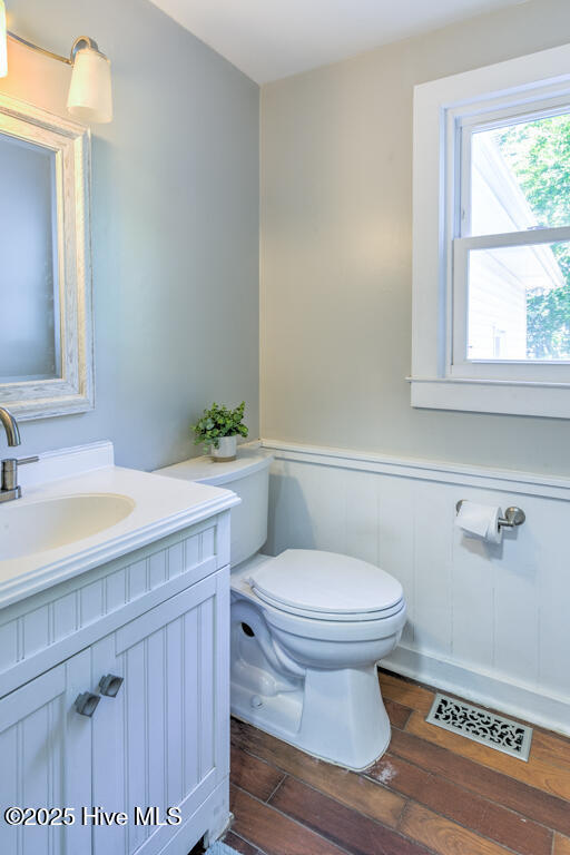 2428 Tram Road New Bern, NC 28562 - Photo 24 of 57 Powder Room