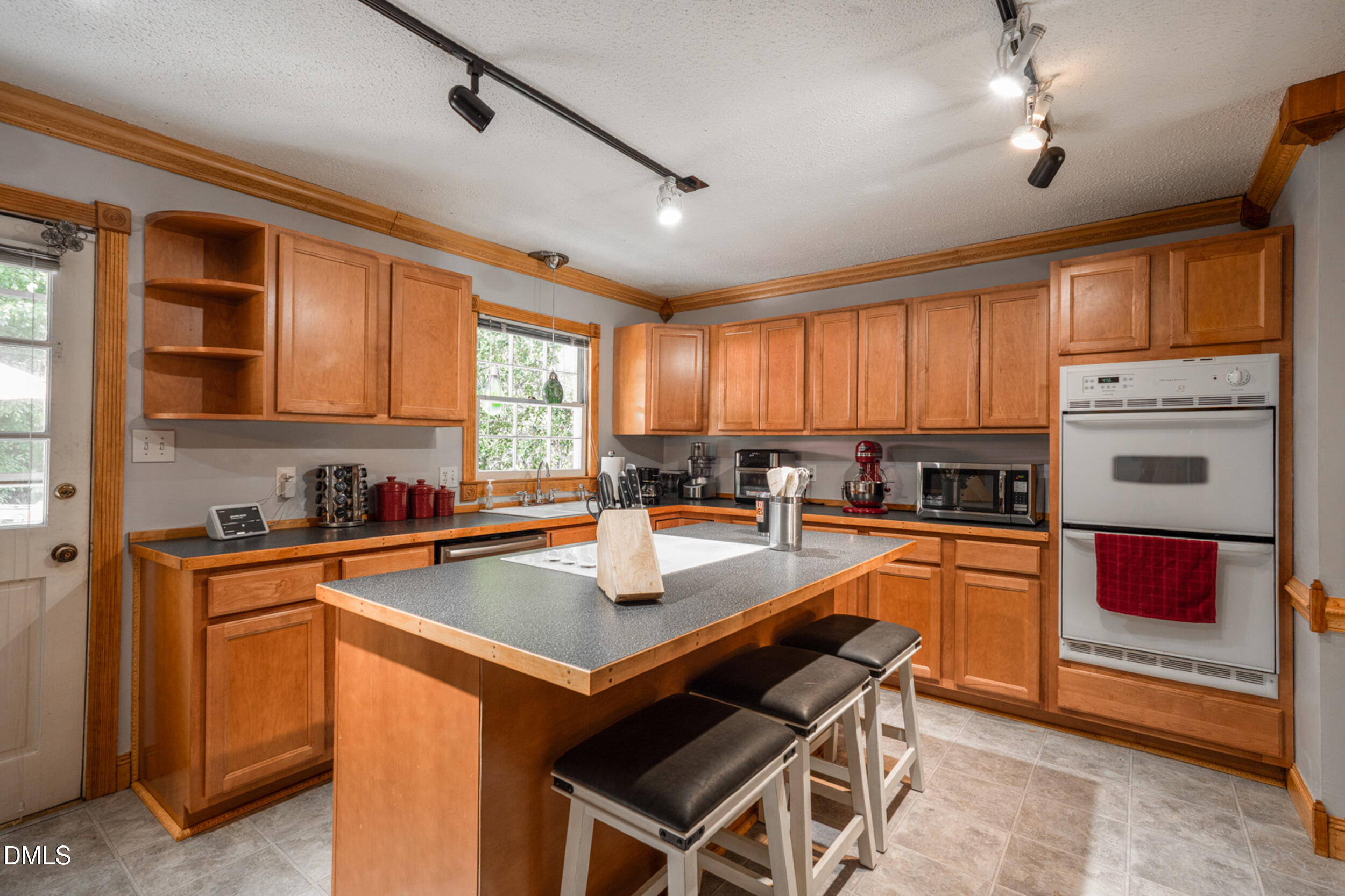 1008 East Millbrook Road Raleigh, NC 27609 - Photo 9 of 28 09_Kitchen_Reverse