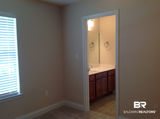 108 Durby Lane Foley, AL 36535 - Photo 26 of 45 Jack & Jill bath