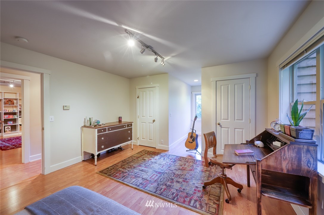 5479 Northeast Foster Road Bainbridge Island, WA 98110 - Photo 14 of 33 Gallery Image 14
