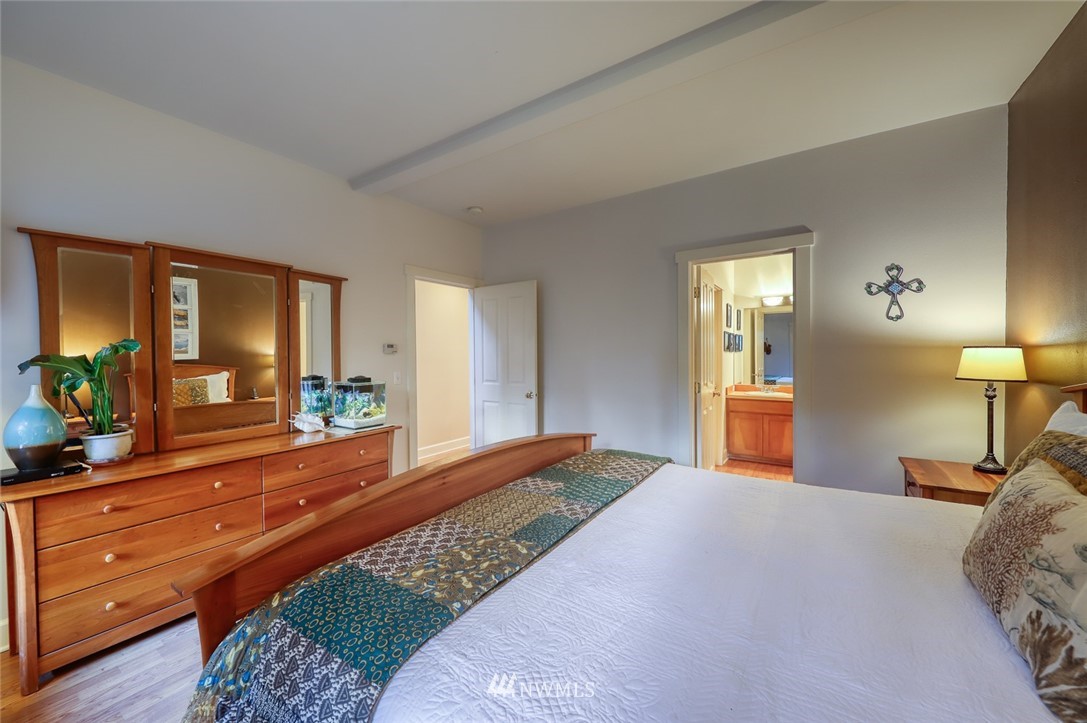 5479 Northeast Foster Road Bainbridge Island, WA 98110 - Photo 10 of 33 Gallery Image 10