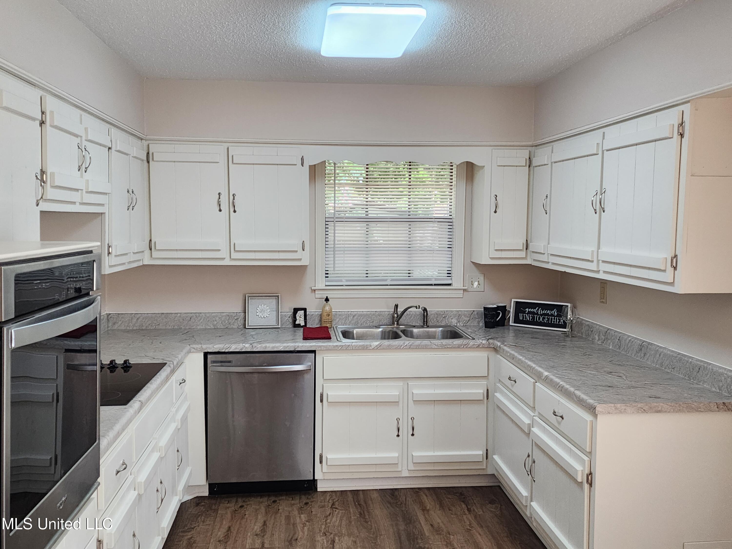 771 Old Forge Road Southaven, MS 38671 - Photo 4 of 19 New coutertops