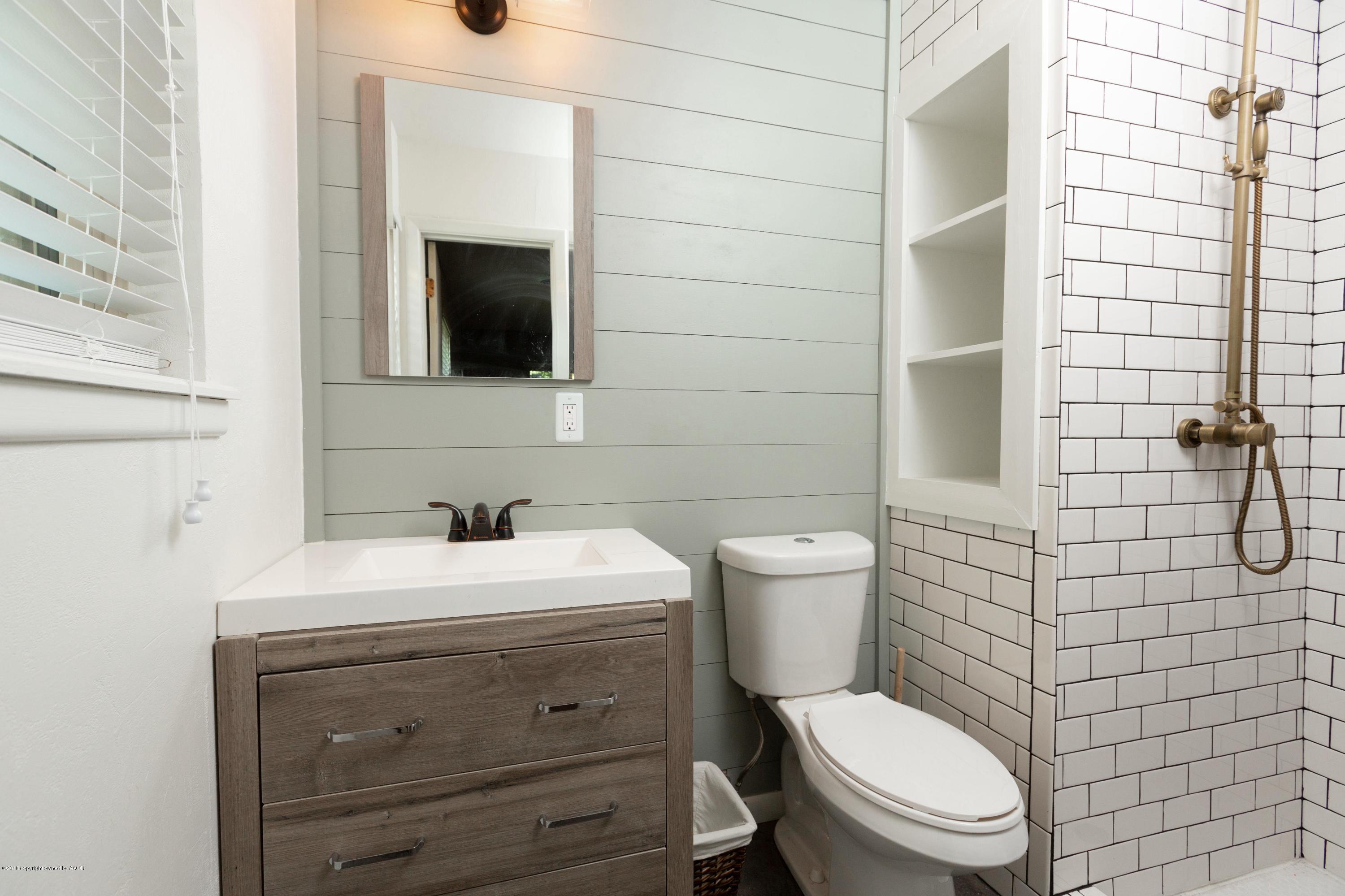 4906 Randolph Road Amarillo, TX 79106 - Photo 17 of 21 1st Master Bath