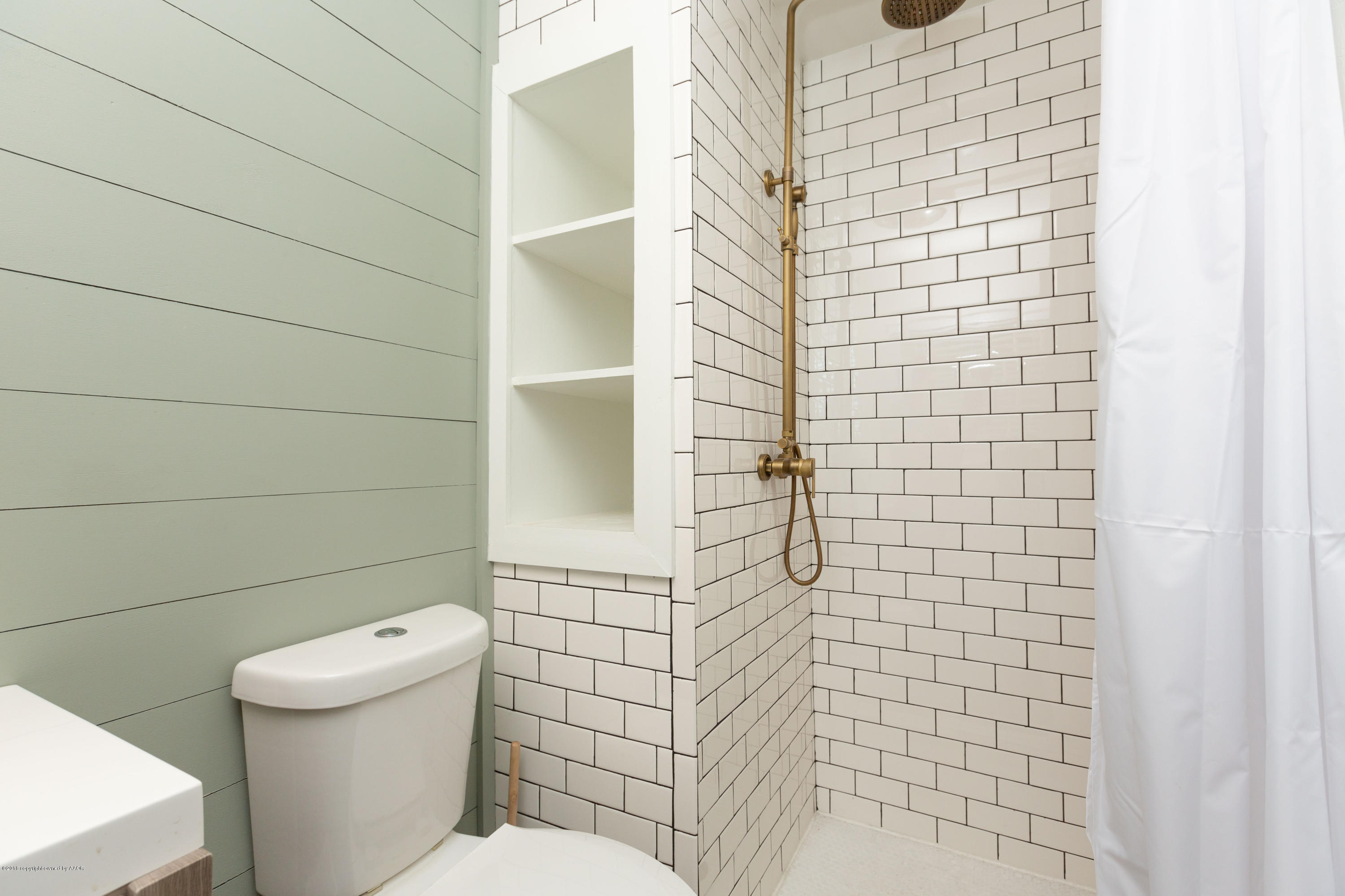 4906 Randolph Road Amarillo, TX 79106 - Photo 18 of 21 1st Master Bath
