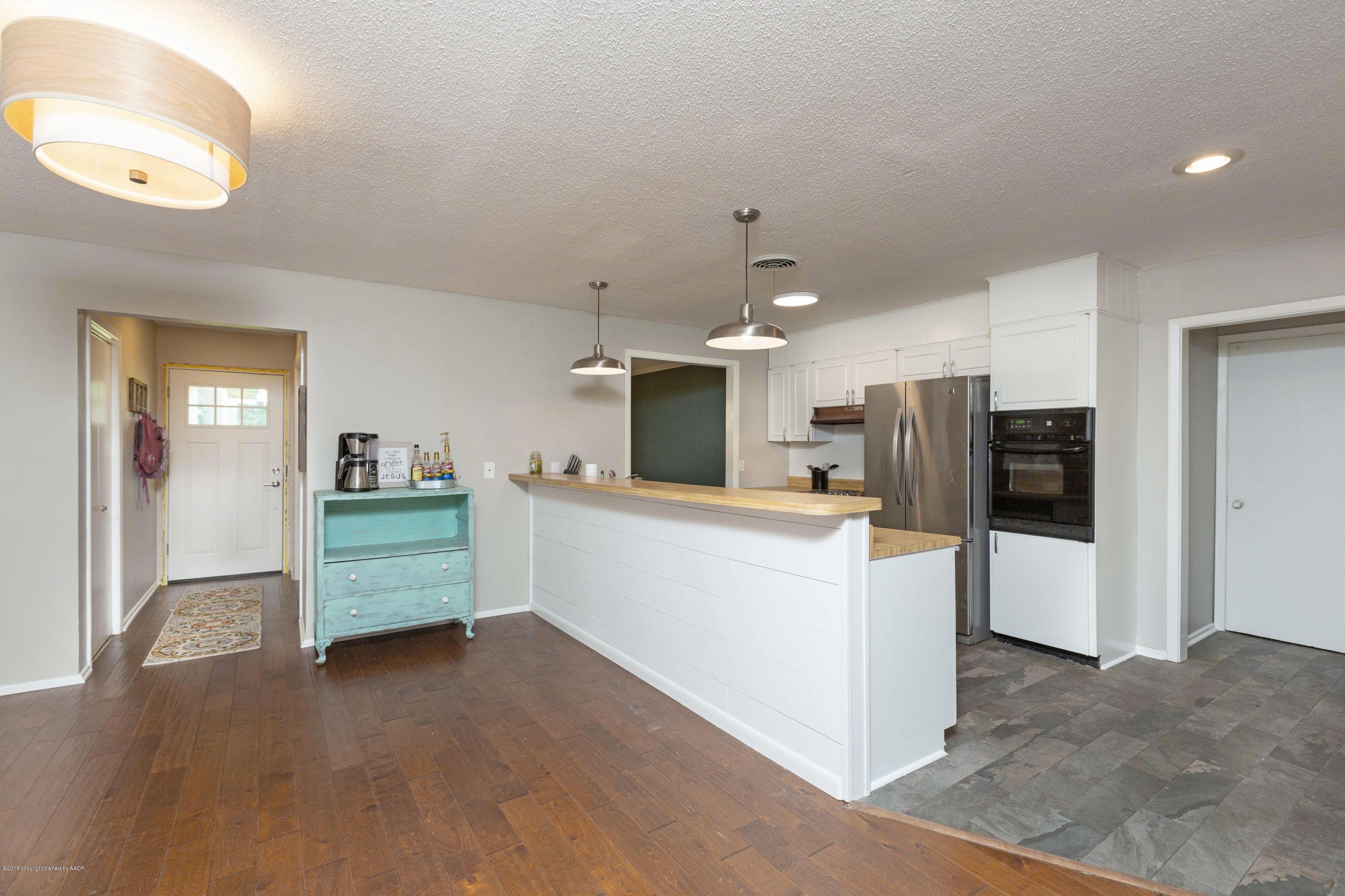 4906 Randolph Road Amarillo, TX 79106 - Photo 4 of 21 Kitchen