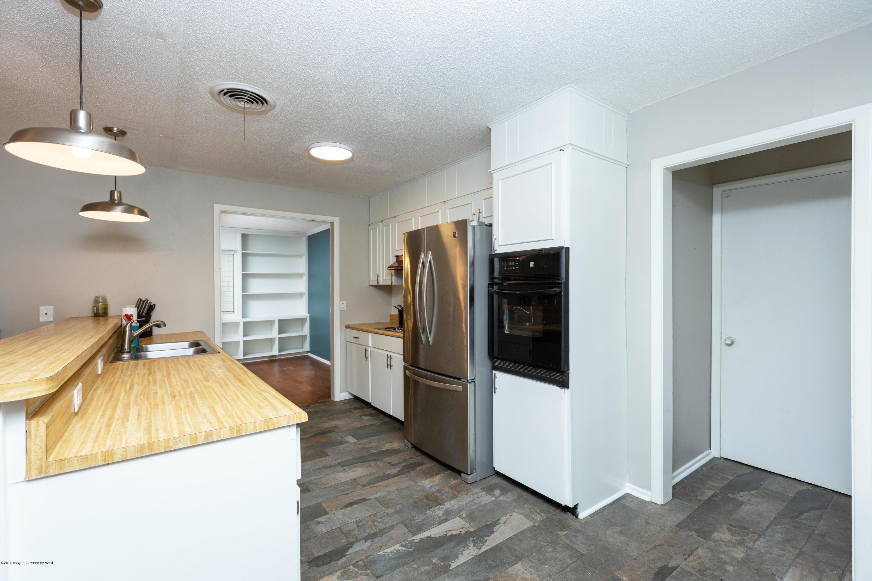 4906 Randolph Road Amarillo, TX 79106 - Photo 5 of 21 Kitchen