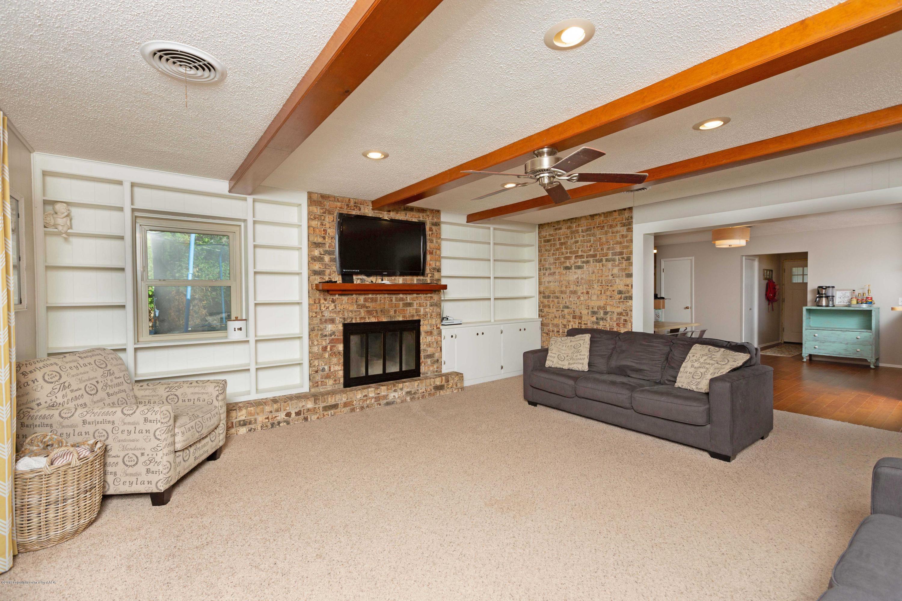 4906 Randolph Road Amarillo, TX 79106 - Photo 7 of 21 Living Room