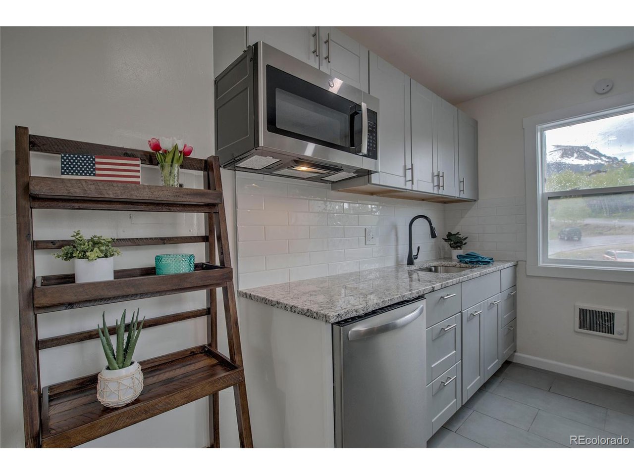 808 Ryan Gulch Road, Unit 8 Silverthorne, CO 80498 - Photo 11 of 27 Gallery Image 11