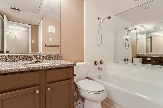 $167,500 | 16301 Ledgemont Lane, Unit 257, Addison, TX 75001