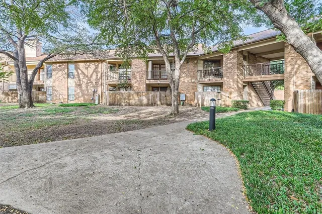 $167,500 | 16301 Ledgemont Lane, Unit 257, Addison, TX 75001