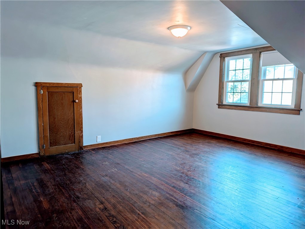 18518 Newell Road Beachwood, OH 44122 - Photo 21 of 24 3rd Fl Bedroom