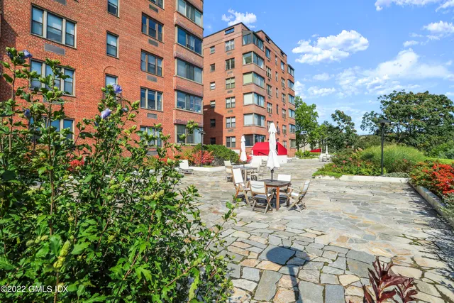 a bench sitting in front of a building