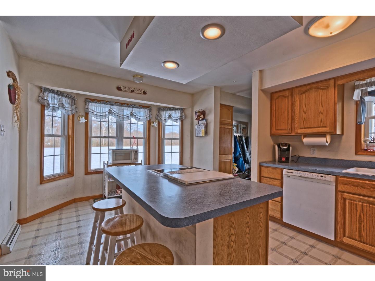 757 West Quillytown Road Carneys Point, NJ 08069 - Photo 11 of 25 Kitchen