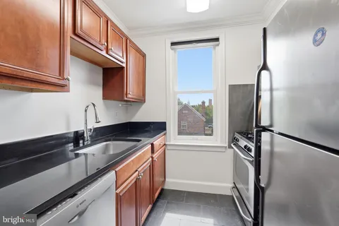 $290,000 | 906 South Washington Street, Unit 307, Alexandria, VA 22314