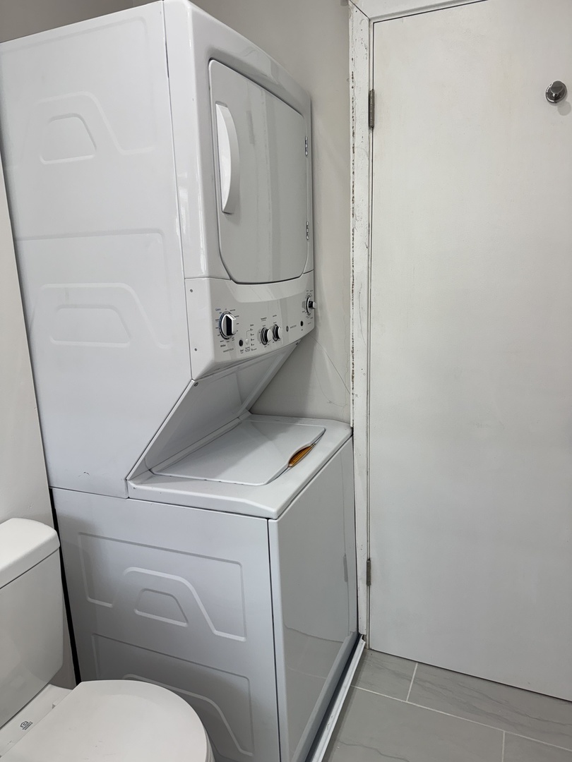 8228 West Walsh Lane, Unit 3F River Grove, IL 60171 - Photo 9 of 20 a utility room with dryer and washer