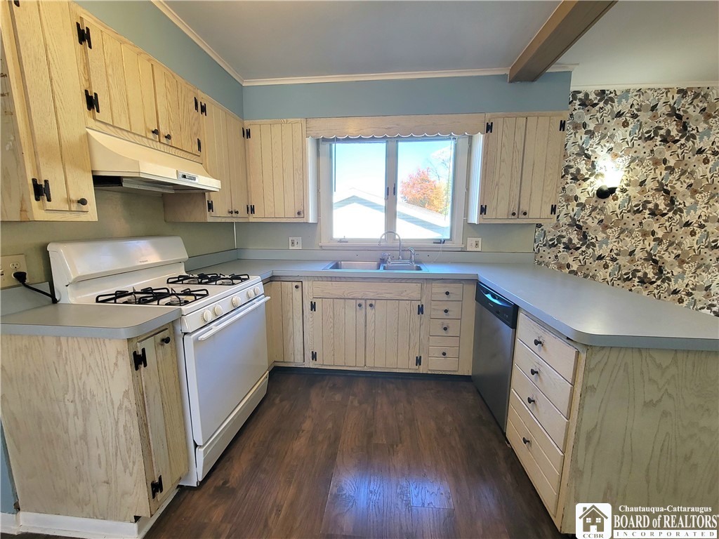 151 Avalon Boulevard Ellicott, NY 14701 - Photo 11 of 45