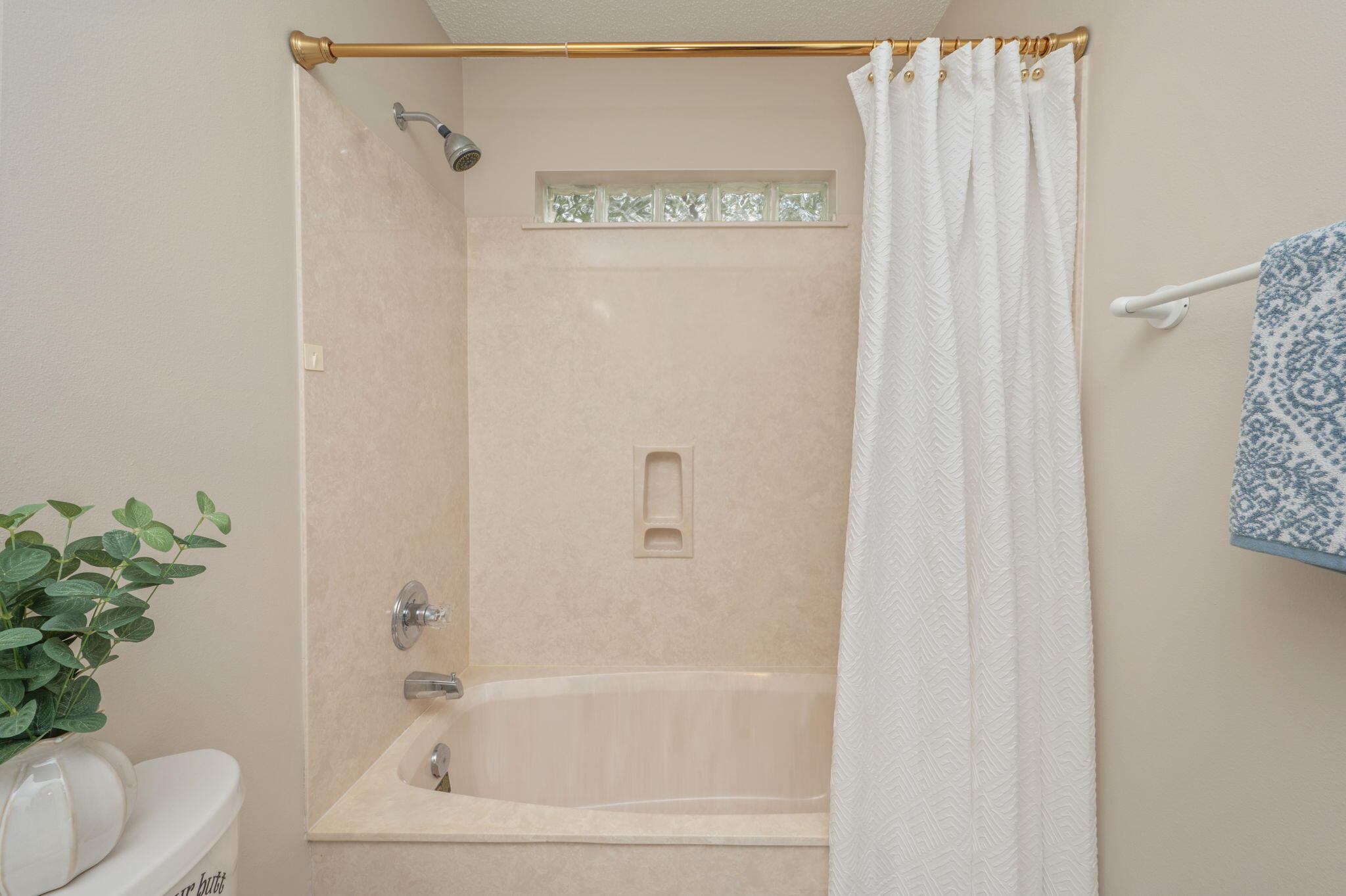 109 Eagle Drive Crestview, FL 32536 - Photo 38 of 52 a white bath tub sitting next to a white toilet