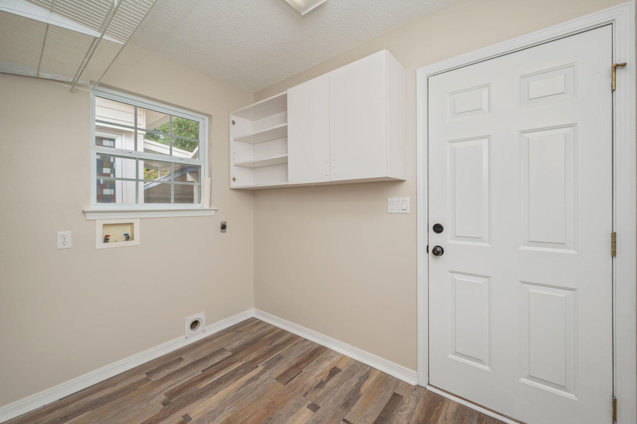 109 Eagle Drive Crestview, FL 32536 - Photo 39 of 52 an empty room with windows