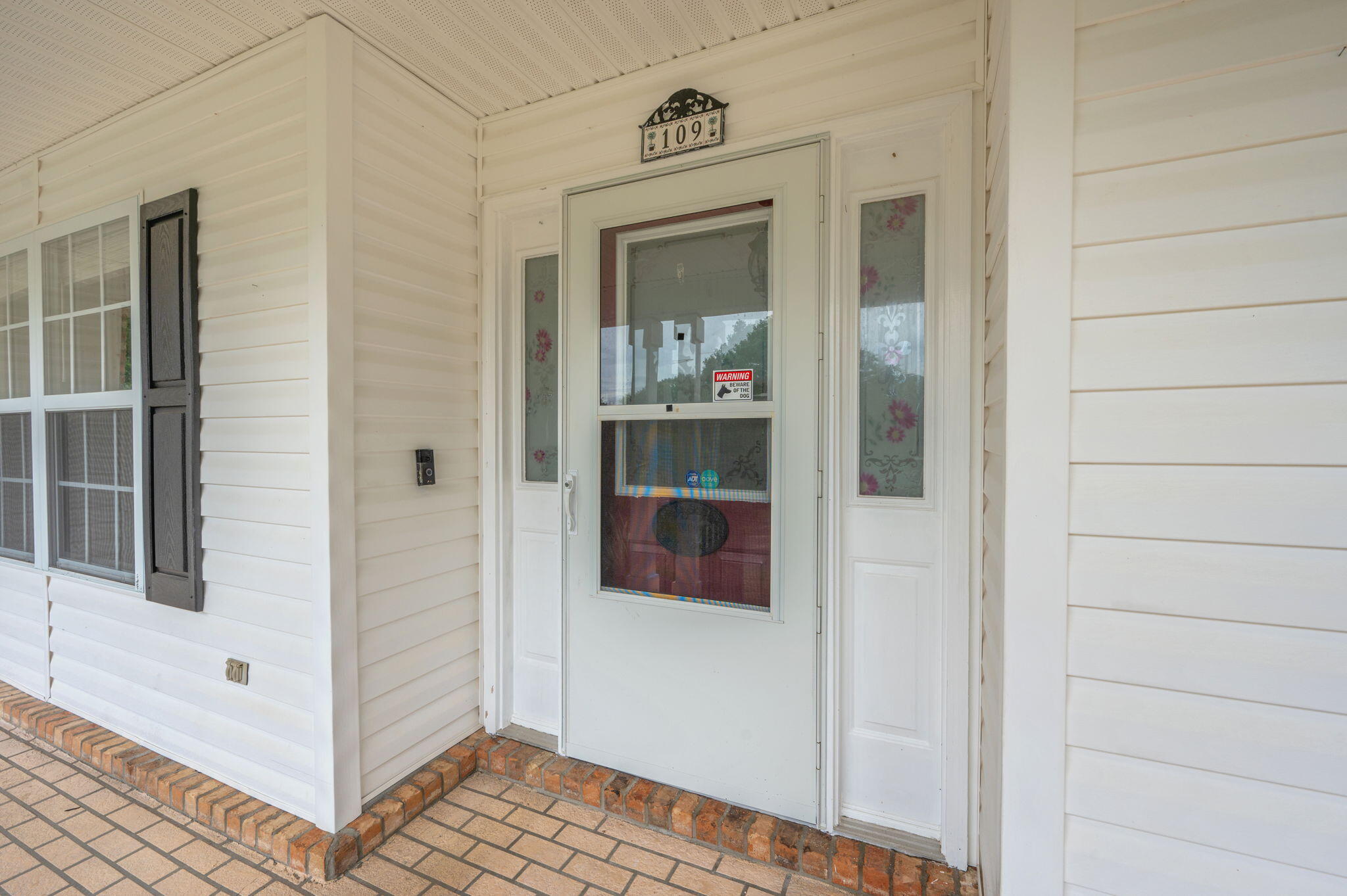 109 Eagle Drive Crestview, FL 32536 - Photo 5 of 52 a view of a hallway and interior of the house
