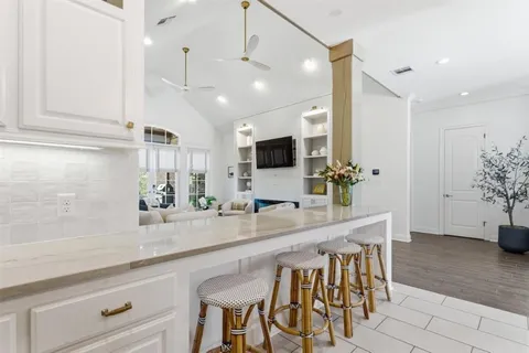 $865,000 | 5847 Lakeview Lane, Lake Charles, LA 70605