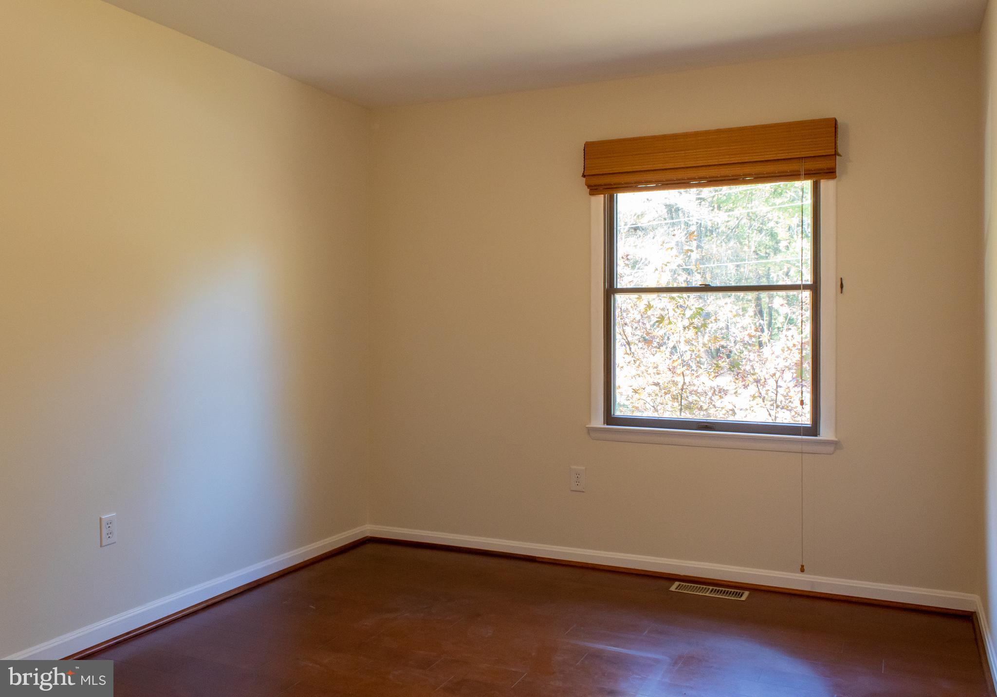 144 Windcliff Road Prince Frederick, MD 20678 - Photo 17 of 47 Second Front Bedroom
