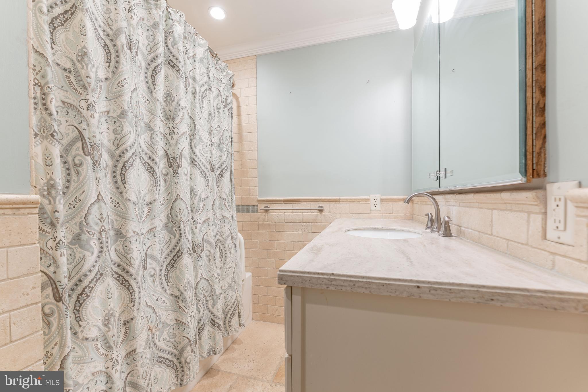 1334 Montgomery Avenue, Unit G3 Narberth, PA 19072 - Photo 30 of 32 Tub/Shower combo