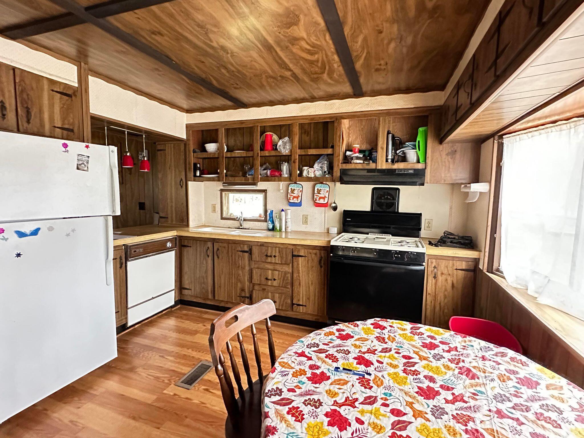 17770 Pleasant Valley Road Atlanta, MI 49709 - Photo 6 of 32 Gallery Image 6