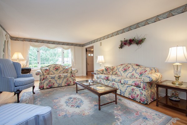 41 Northfield Road Longmeadow, MA 01106 - Photo 3 of 30 Gallery Image 3
