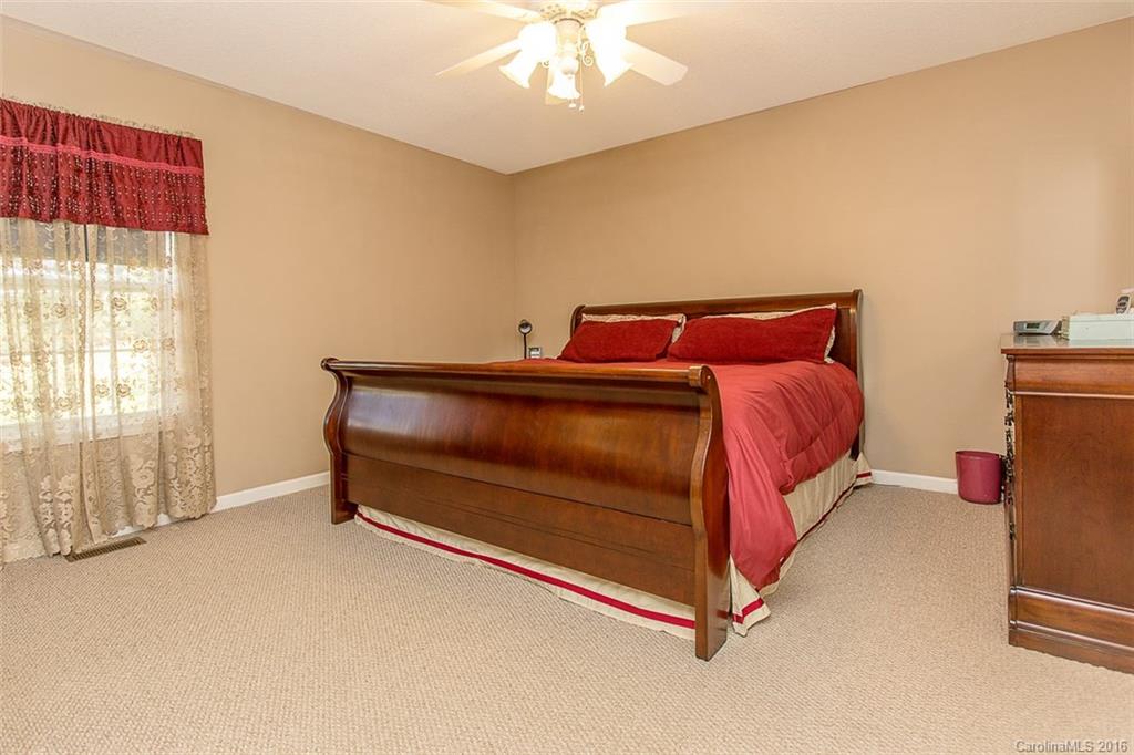 27 Rodeo Drive, Unit B Leicester, NC 28748 - Photo 8 of 24 Gallery Image 8