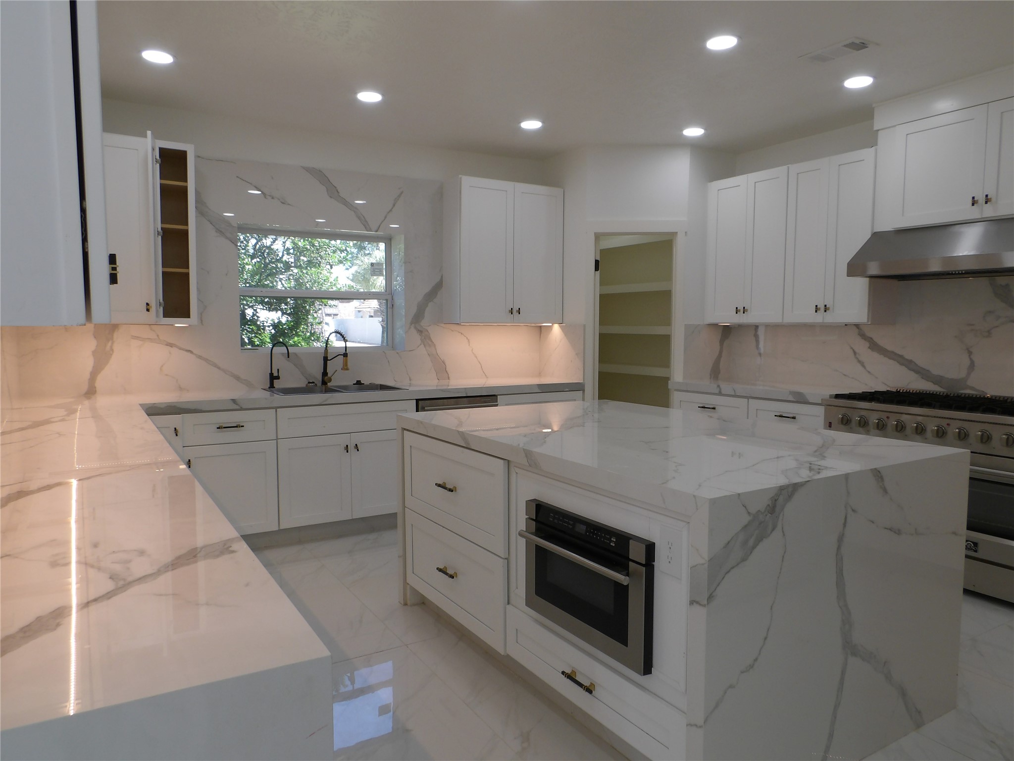 5623 Theall Road Houston, TX 77066 - Photo 6 of 20