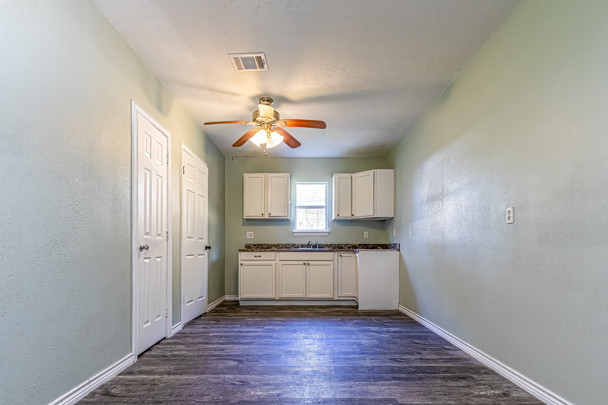 229 Bishop Street, Unit 2 Livingston, TX 77351 - Photo 4 of 16 Unit 2