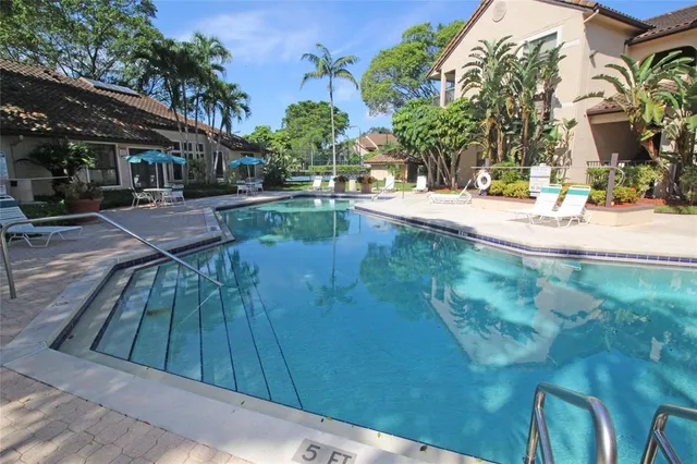 a view of a tennis court
